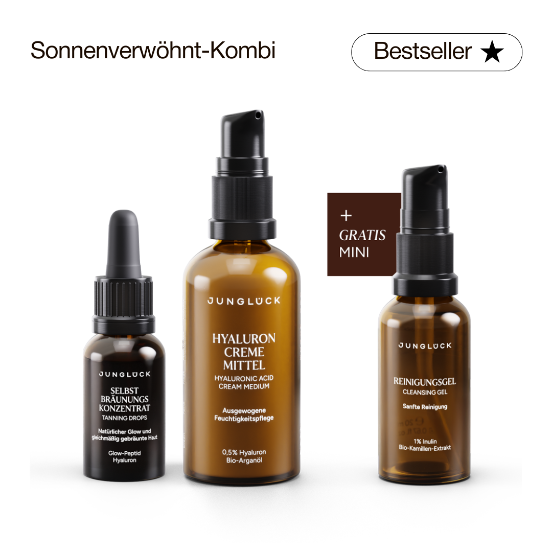 Drei JUNGLÜCK Produkte: Hyaluron Creme Mittel, Selbst Bräunungs Konzentrate und Reinigungs Gel in Braunglasflaschen, mit dem