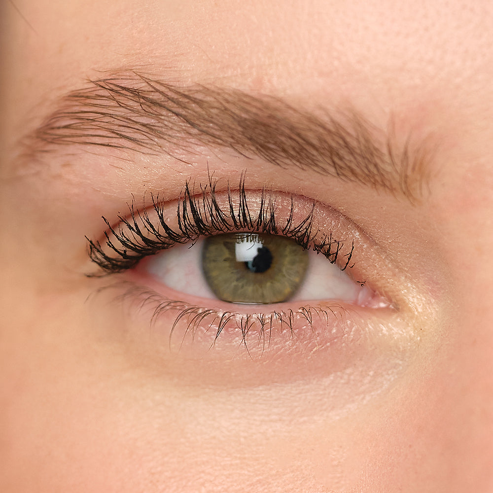 Junglück Peptide Mascara - Nahaufnahme geschminktes Auge