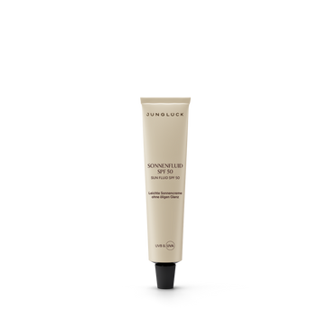 Sonnenfluid in einer 10ml Tube mit SPF 50, beige Verpackung, in aufrechter Position.